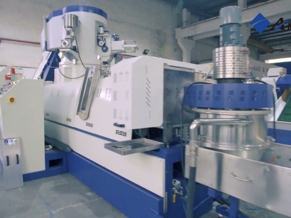 Các bộ phận của máy bị hỏng hoặc kẹt