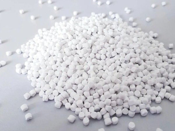 Khi trộn vào nhựa PP, hạt Talc tạo nên hiệu ứng gia cường cơ học 