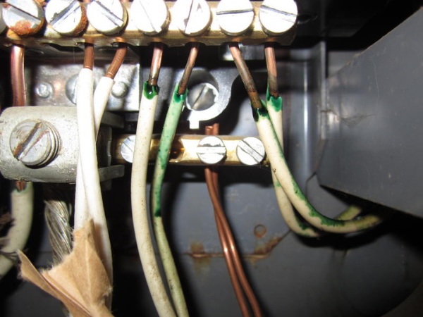 Hiện tượng chảy dầu ở dây điện PVC