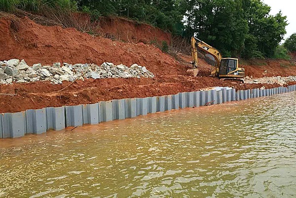Installation of PVC sheet piles as a retaining wall for a riverside foundation pit