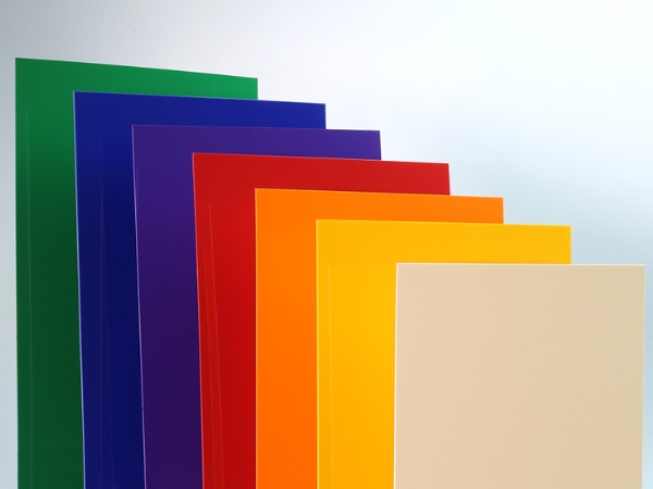 HIPS rất dễ tạo hình bằng phương pháp hút chân không hoặc ép phun