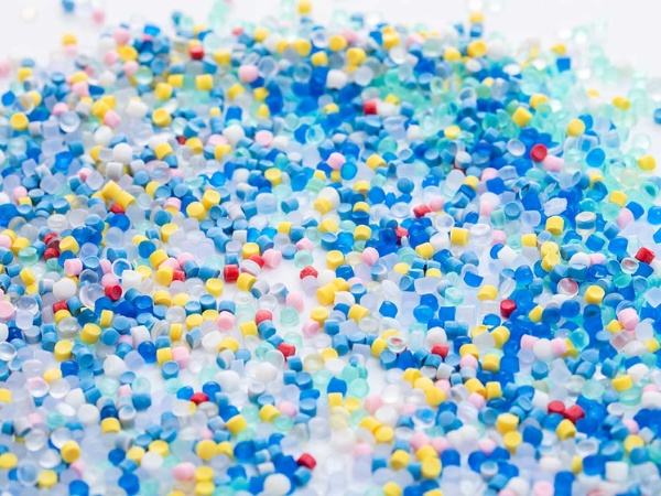 so-sanh-hat-nhua-resin-va-compound-1